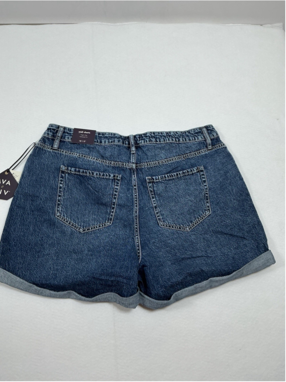 Womans NWT Ava & Viv Relaxed Fit Blue Jean Shorts Size 18 - Picture 2 of 10